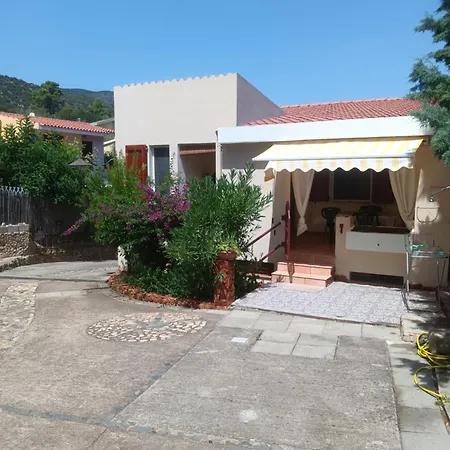 Holiday home Vacanze A Solanas Con Clima Cup1863